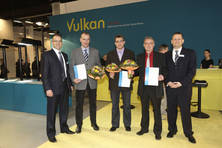 Preisverleihung (v.l.n.r. Mario Schacht, Geschäftsführer Vulkan, Wolfgang Völz, Technischer Leiter der Stadtwerke Norden, Rainer Herb, Elektrotechniker Meister, Fachplaner Licht, Sachgebiet Straßenbeleuchtung bei den Stadtwerken Heidelberg, Gerhard Kleiker, Leiter öffentliche Beleuchtung, Rhein Energie AG,
